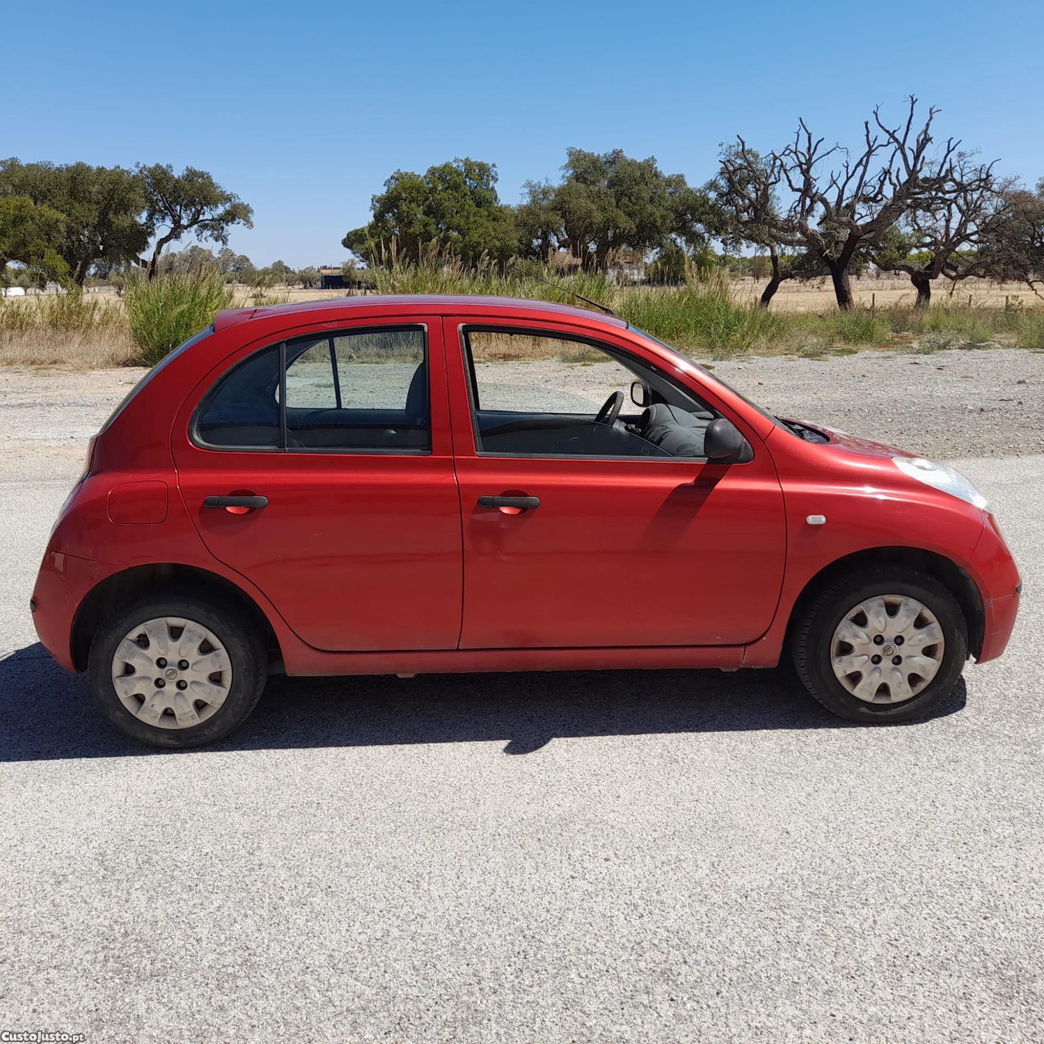Nissan Micra 4 portas — fotografia 4