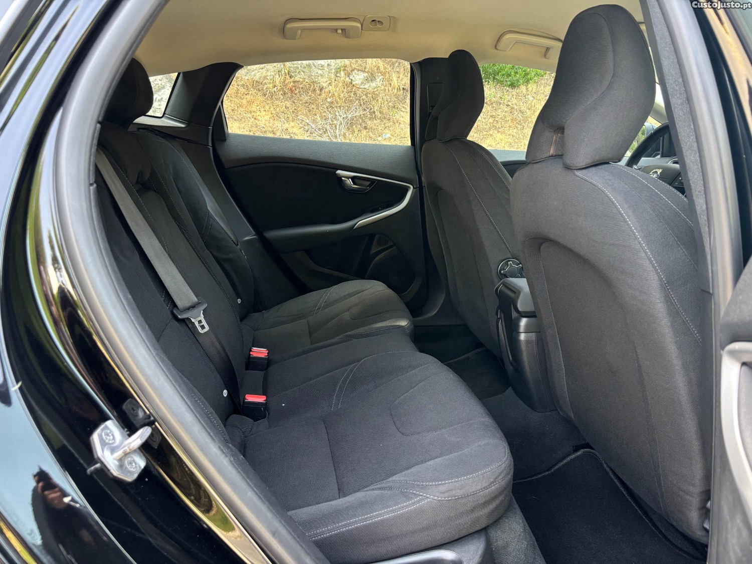 Volvo V40 1.6 D2 115cv Kinetic Eco NACIONAL — fotografia 3