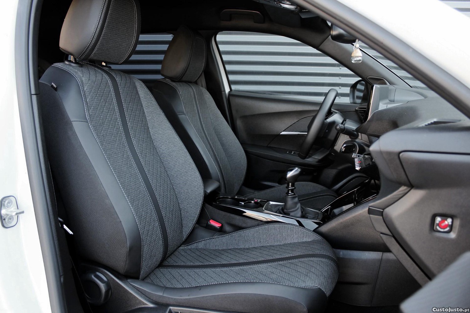 Peugeot 2008 1.2 Allure — fotografia 4