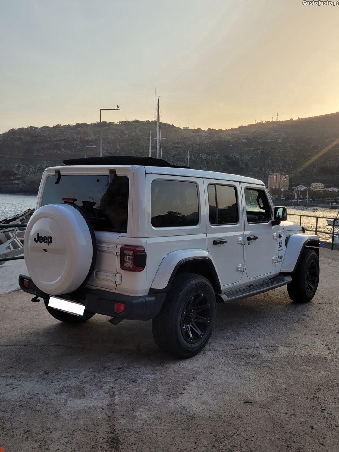 Jeep Wrangler UNLIMITED III . 2.0 L SAHARA — fotografia 5