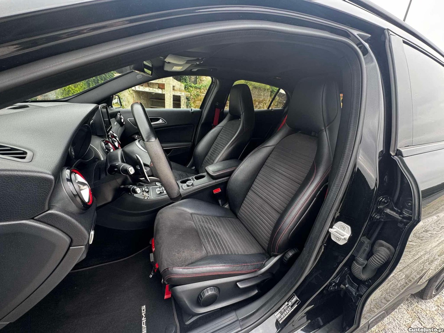 Mercedes-Benz GLA 45 AMG 4MATIC — fotografia 2