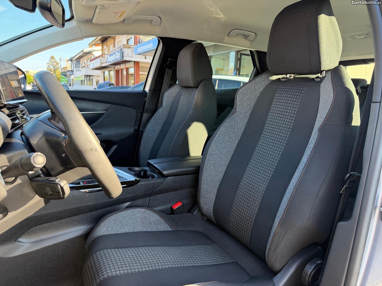 Peugeot 3008 1.5 BlueHDi Active Pack — fotografia 18