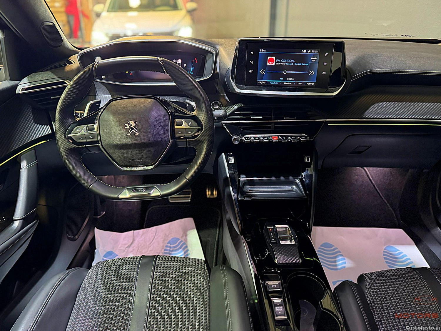 Peugeot 2008 1.2 PureTech GT EAT8 — fotografia 8