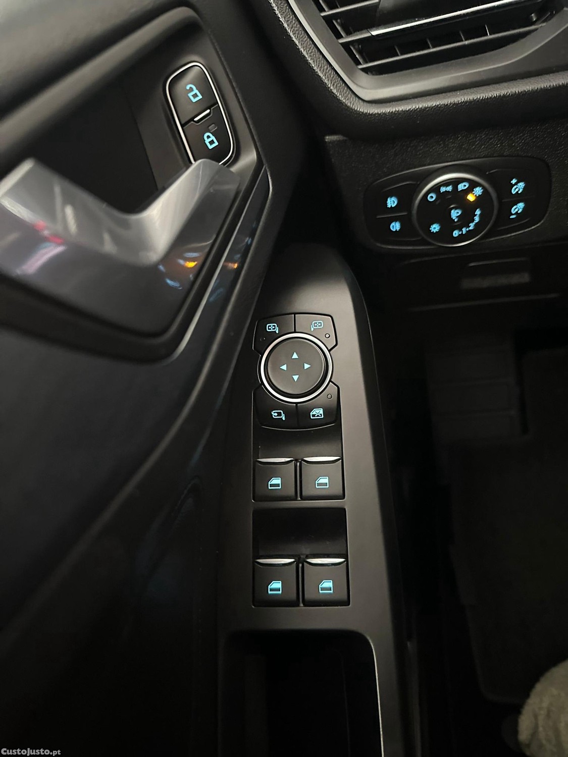 Ford Focus 1.5 TDCi EcoBlue Active X — fotografia 9