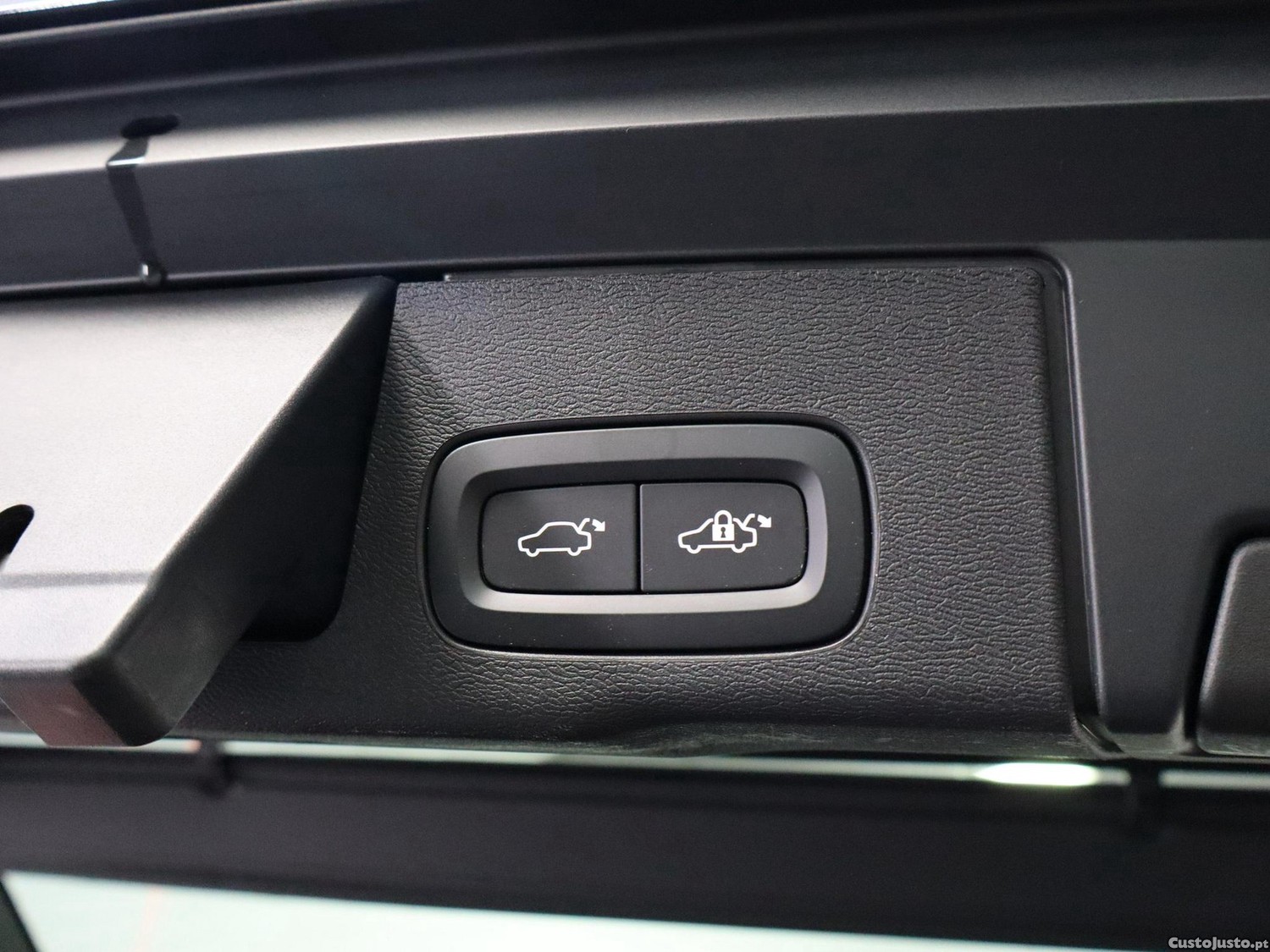 Volvo XC 60 2.0 T6 PHEV Inscription AWD — fotografia 3