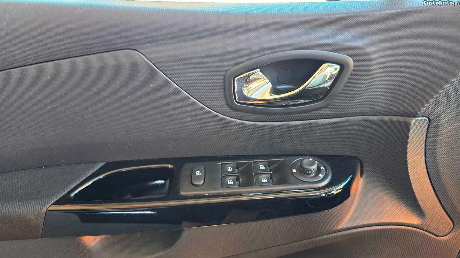 Renault Captur 1.2 TCe Exclusive EDC — fotografia 8