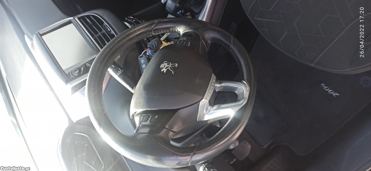 Peugeot 2008 — fotografia 4