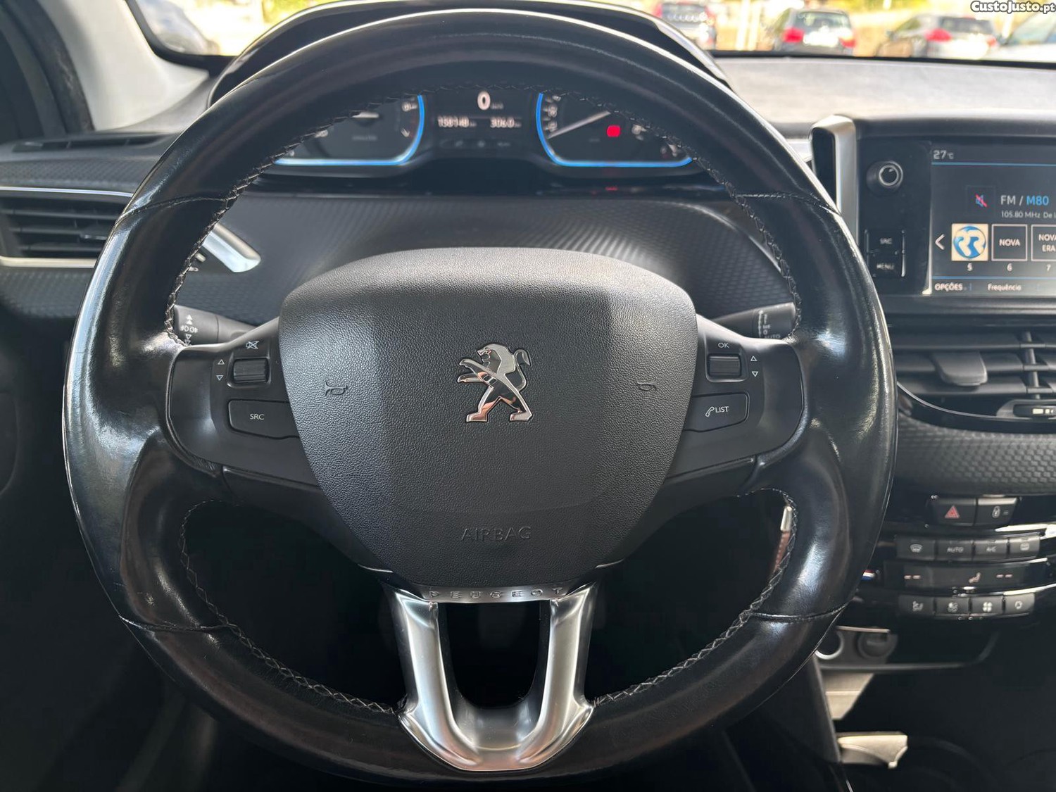 Peugeot 2008 1.2 PureTech Allure — fotografia 7