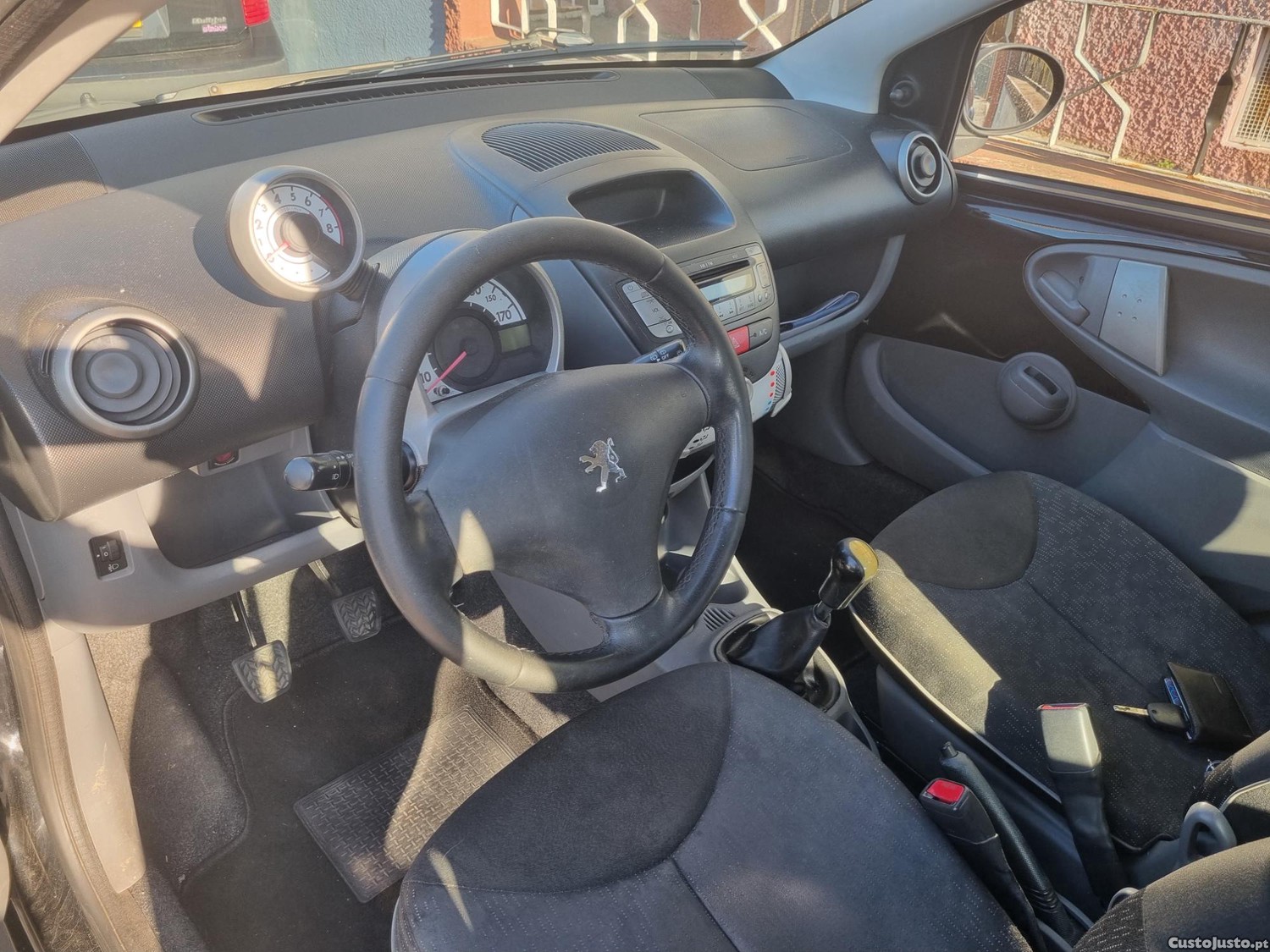 Peugeot 107 1.0 - 10 foto 4