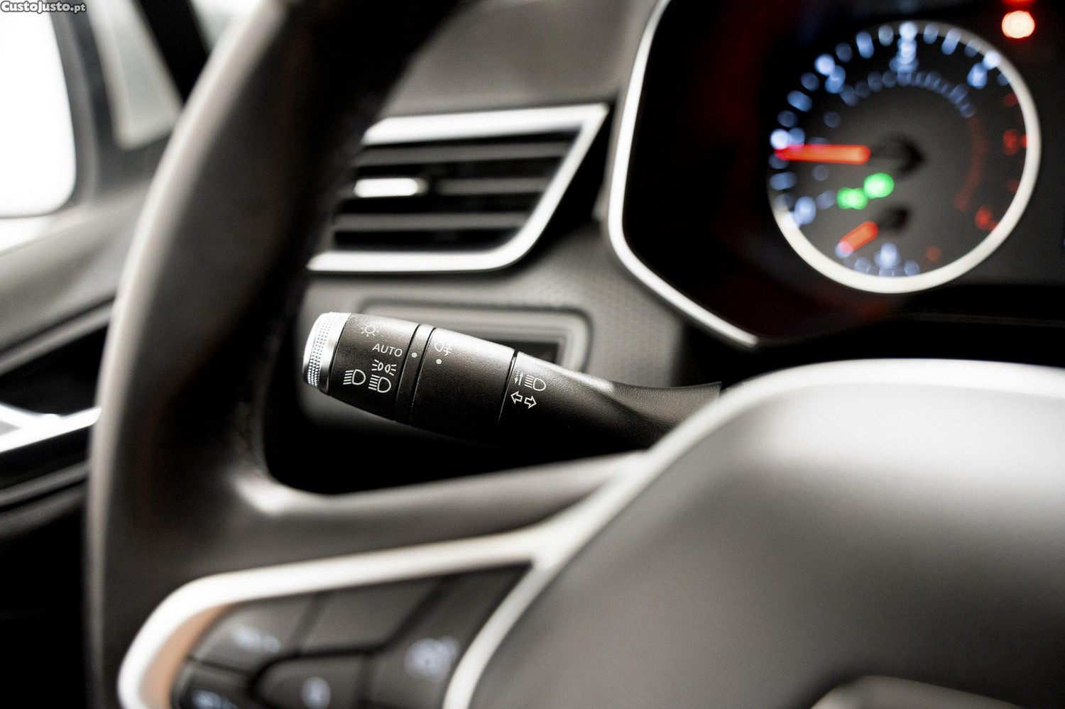 Renault Clio 1.0 TCe Intens — fotografia 6