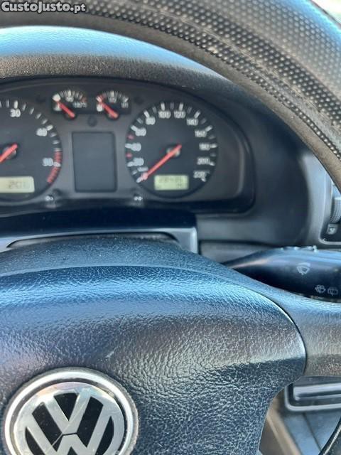 Volkswagen Passat 1.9 TDi Confortline — fotografia 4