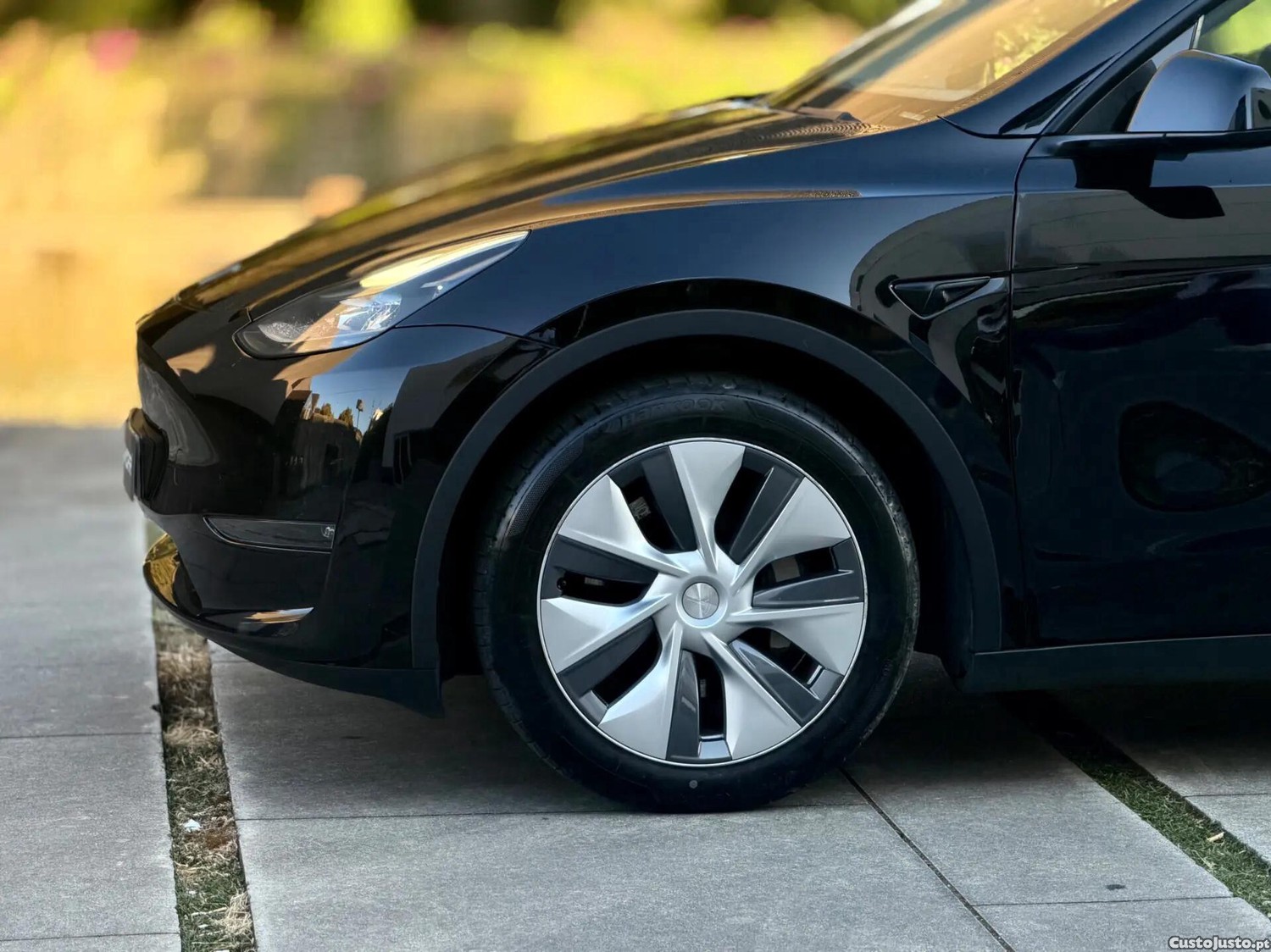 Tesla Model Y Long Range Dual Motor AWD — fotografia 15