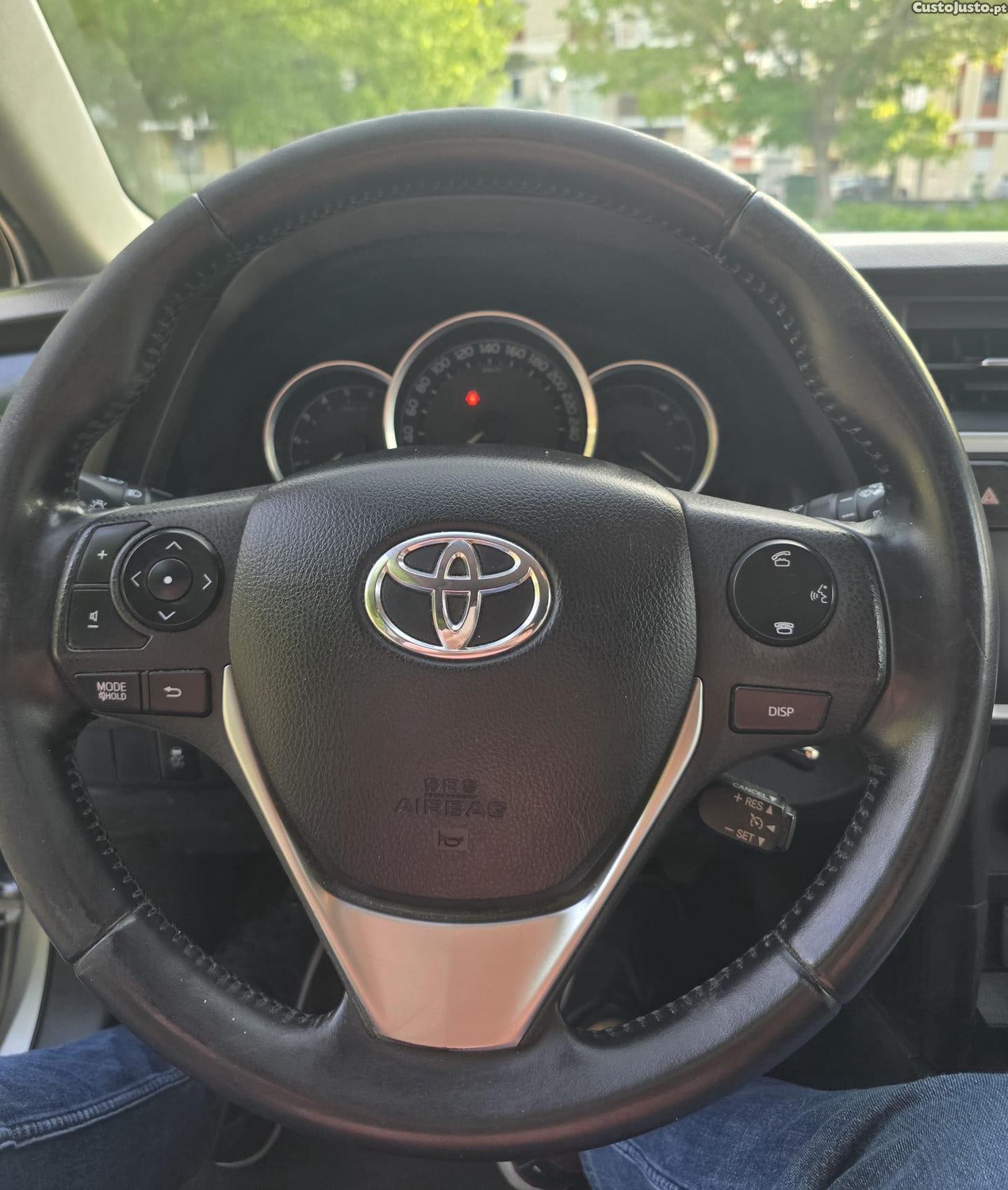 Toyota Auris 1.4 D-4D C.+P.Sport+Navi — fotografia 3