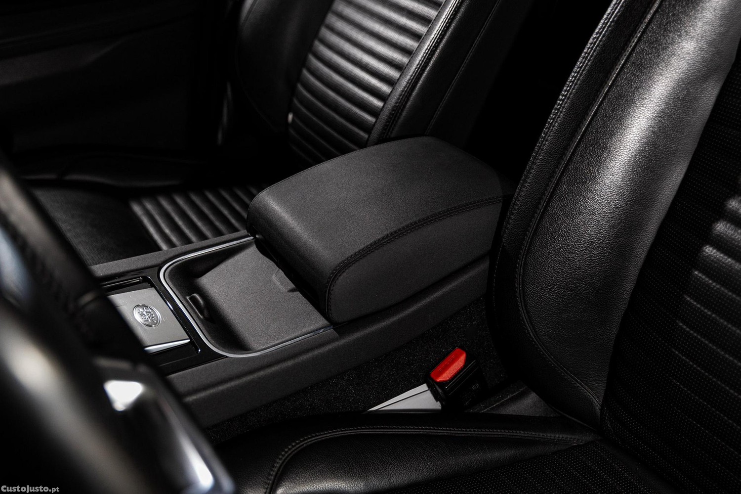 Land Rover Discovery Sport 1.5 I3 P300e AWD R-Dynamic S — fotografia 5