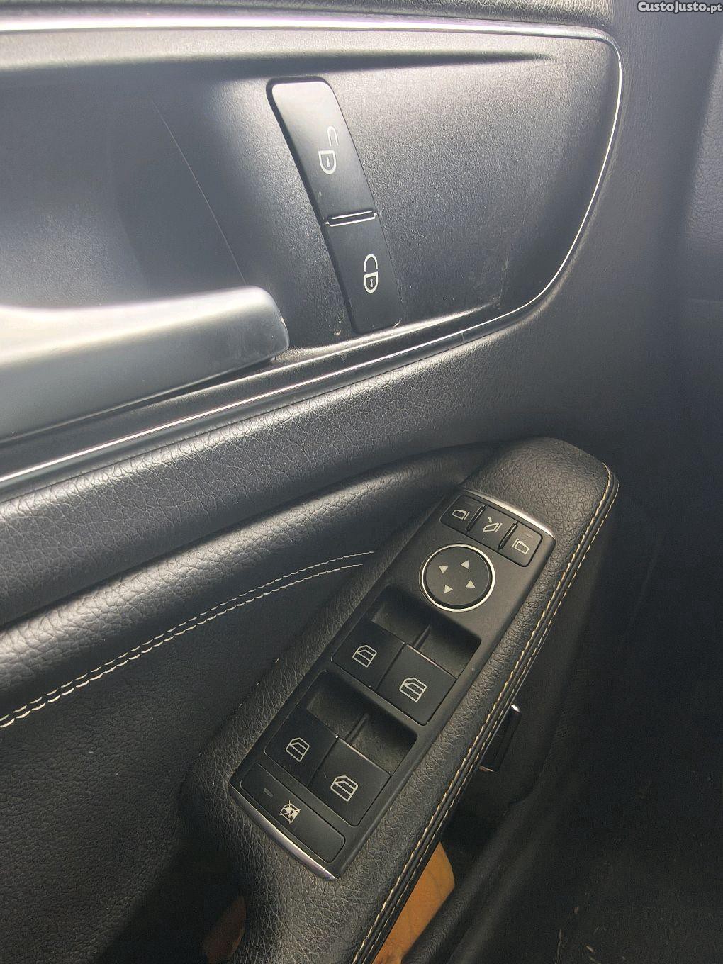 Mercedes-Benz GLA 180 automática — fotografia 5