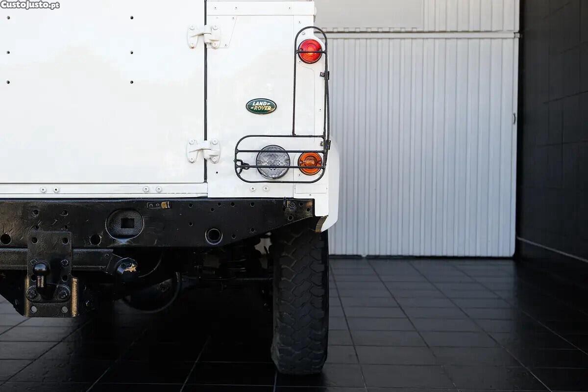 Land Rover Defender 110 2.5 Td5 E — fotografia 18
