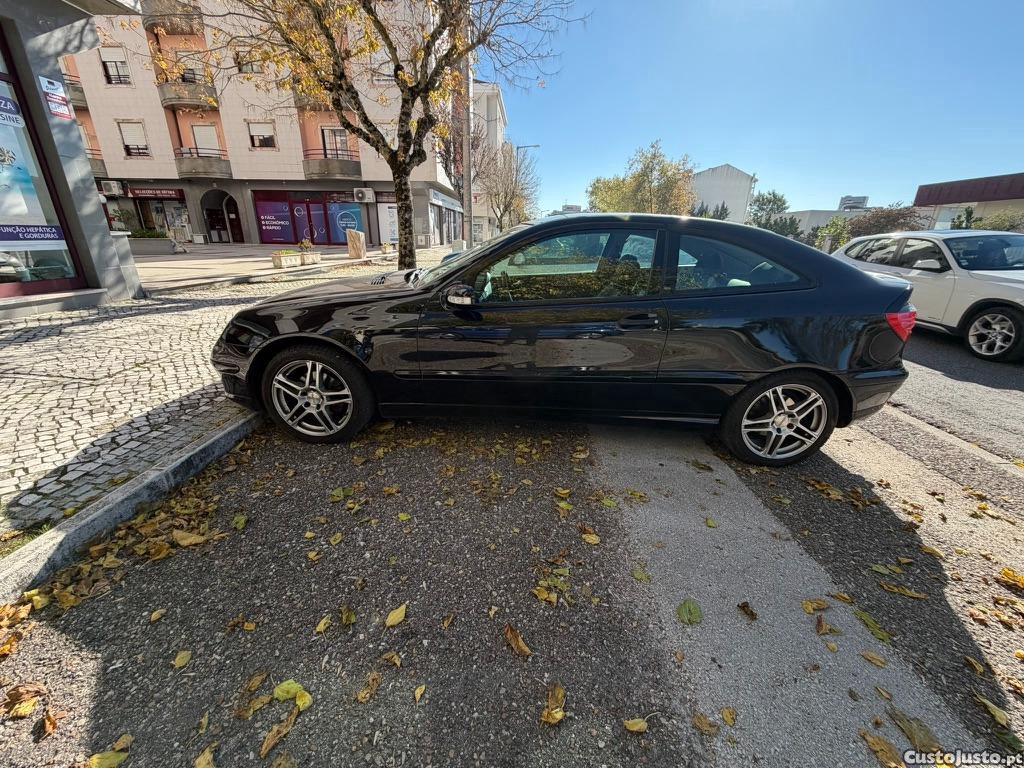 Mercedes-Benz C 220 coupé — fotografia 6