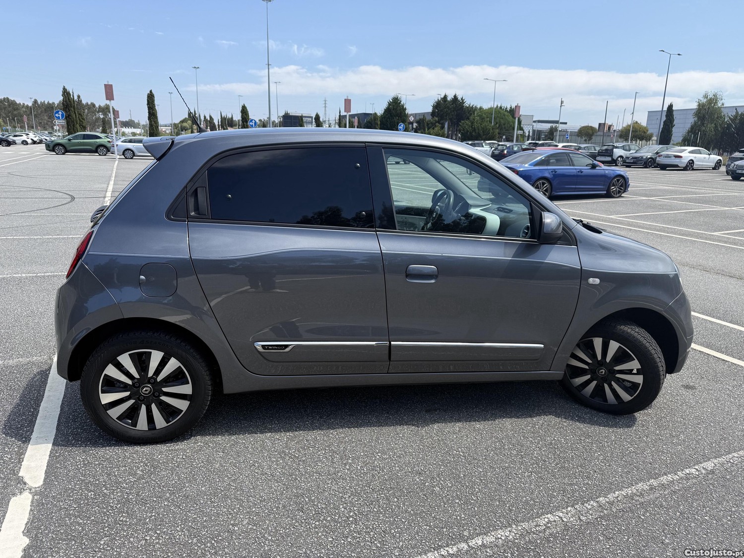 Renault Twingo 1.0 SCELUXE — fotografia 10
