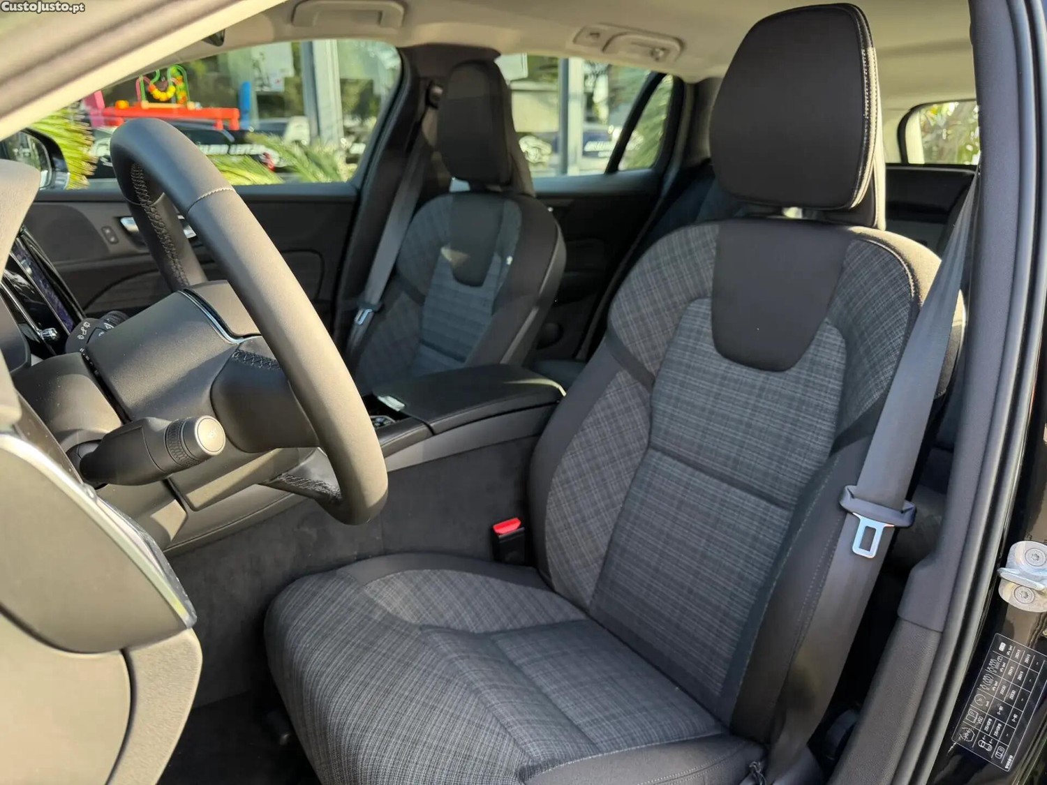 Volvo V60 2.0 T6 AWD TE Essential — fotografia 17