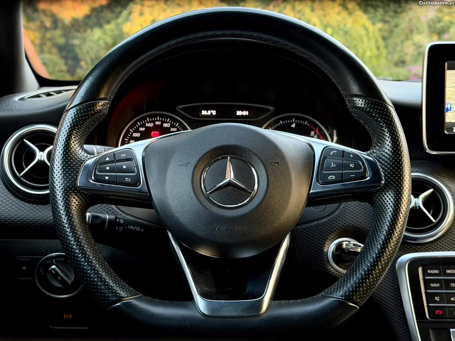 Mercedes-Benz A 180 AMG Line — fotografia 12