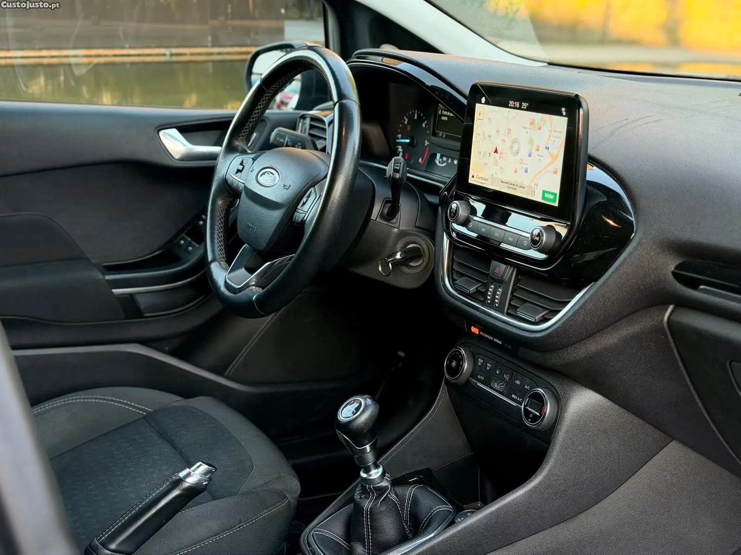 Ford Fiesta 1.5 TDCi Titanium — fotografia 13