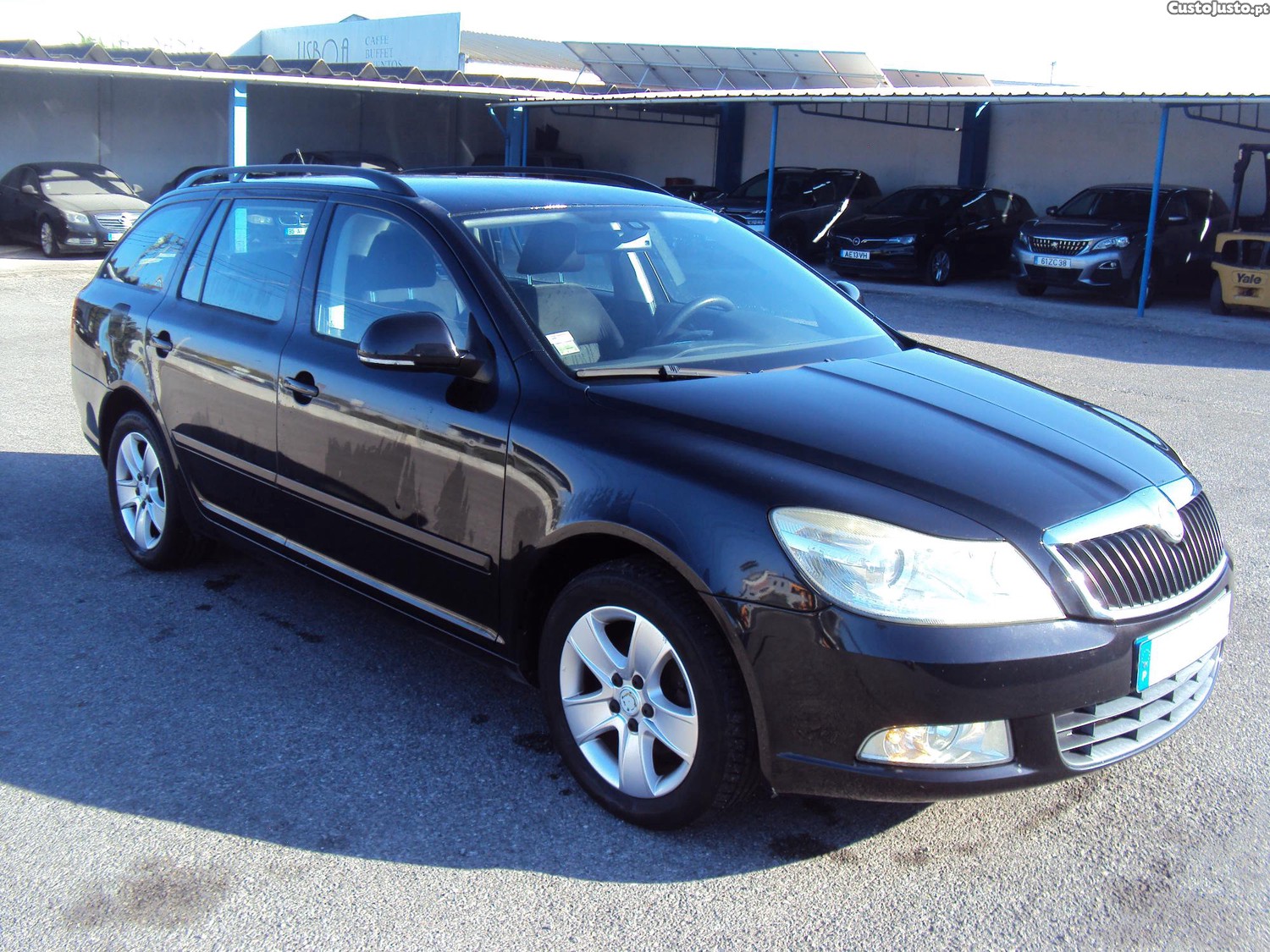 Skoda Octavia Break 1.6 TDI Ambiente 105cv — fotografia 10