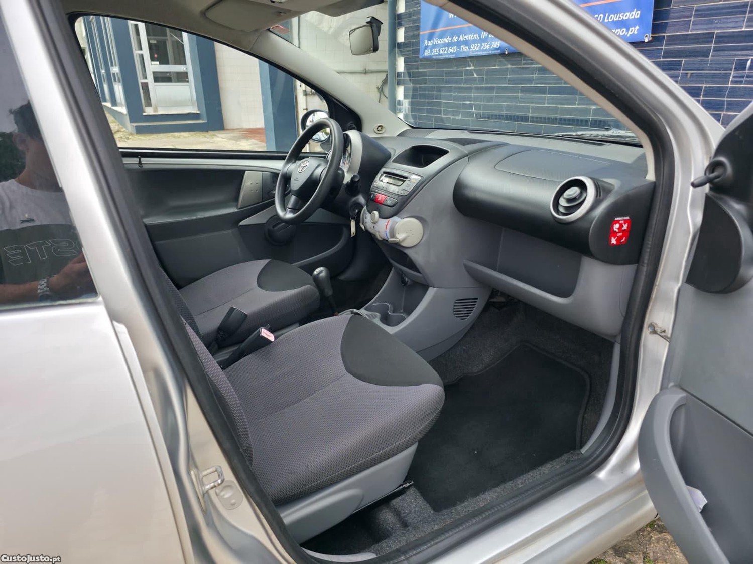 Toyota Aygo 1.0 Plus AC + JLL5 Portas — fotografia 4