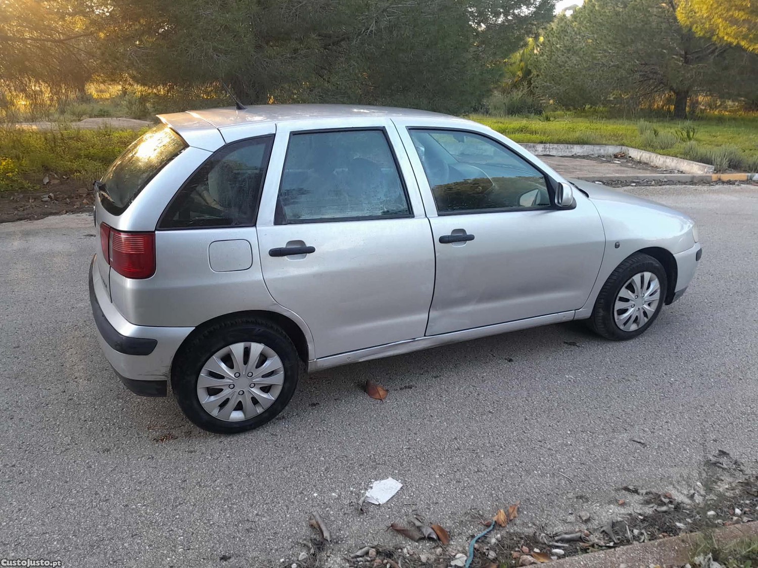 SEAT Ibiza 1.0 MPI GASOLINA ECONOMICO ANO 2001 — fotografia 3