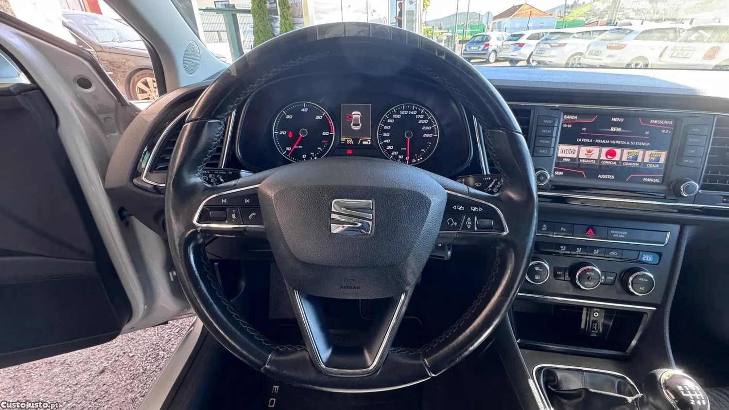 SEAT Leon 1.6 TDI Reference Ecomotive — fotografia 9