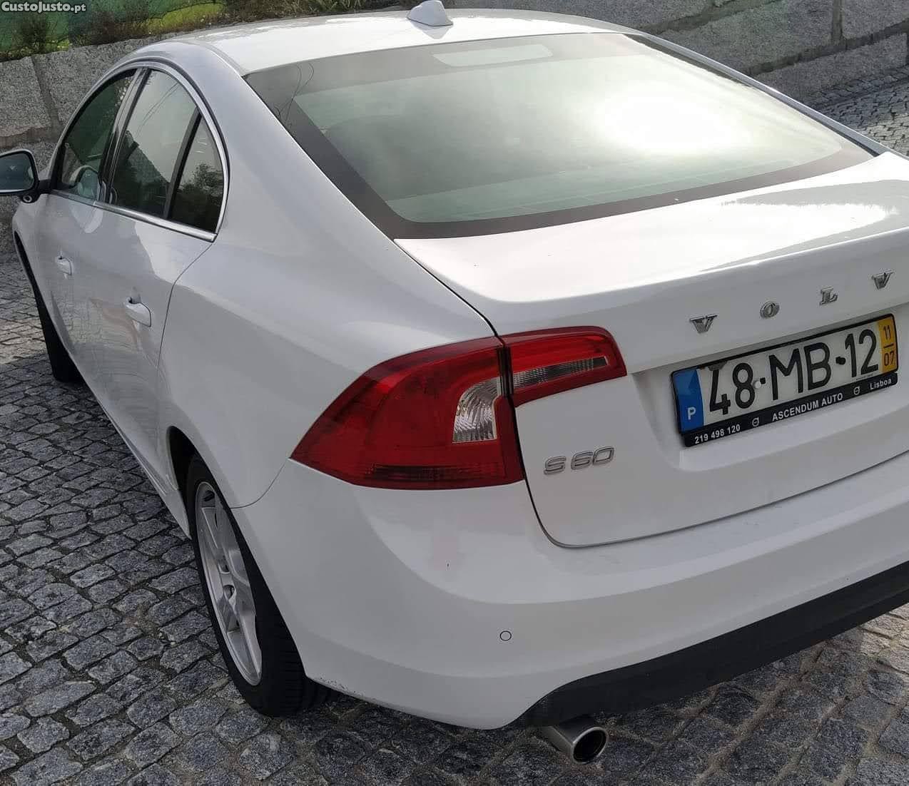 Volvo S60 Momentum — fotografia 4