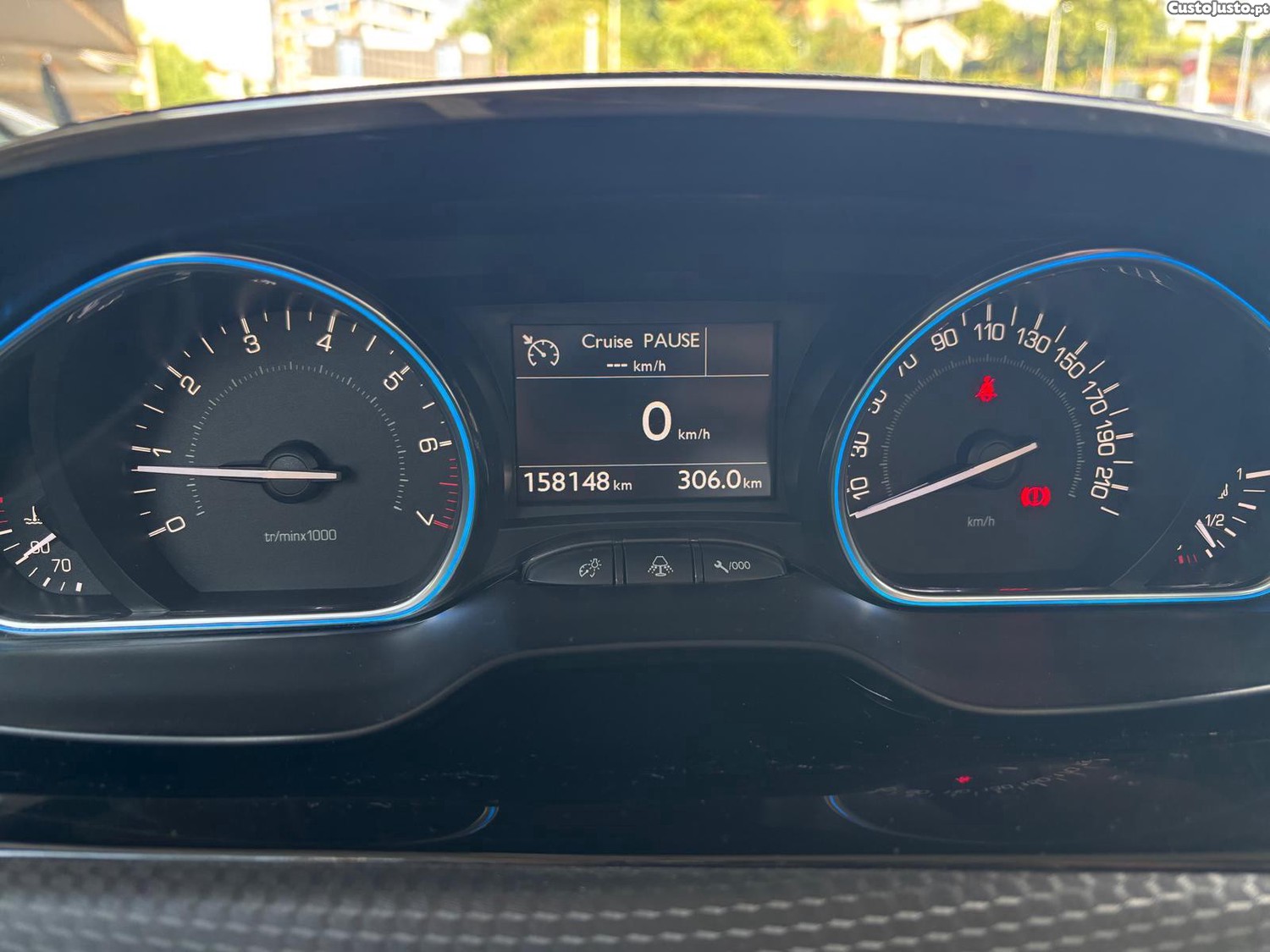 Peugeot 2008 1.2 PureTech Allure — fotografia 6