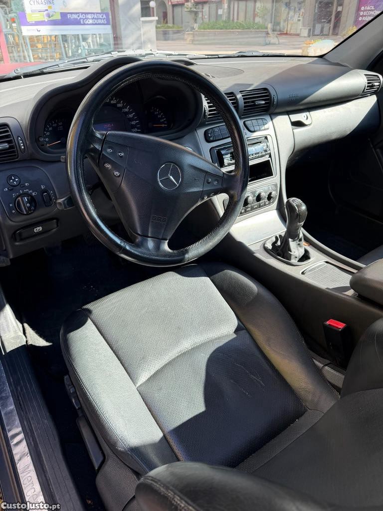 Mercedes-Benz C 220 coupé — fotografia 5