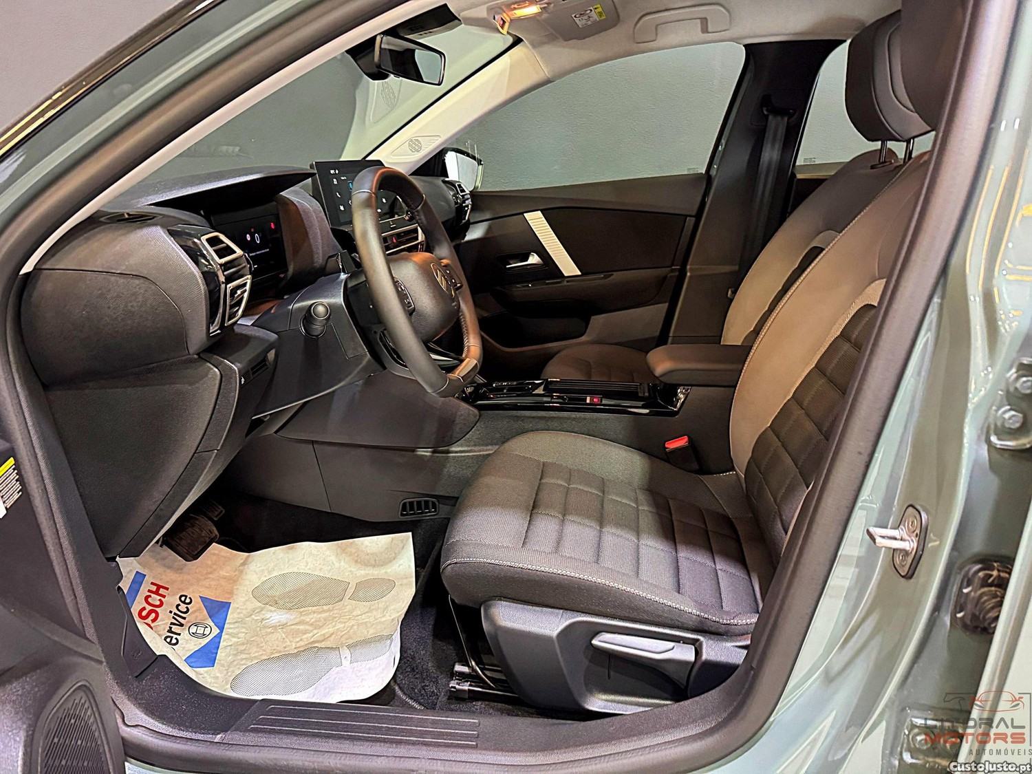 Citroën C4 1.2 Hybrid Plus e-DSC6 — fotografia 12