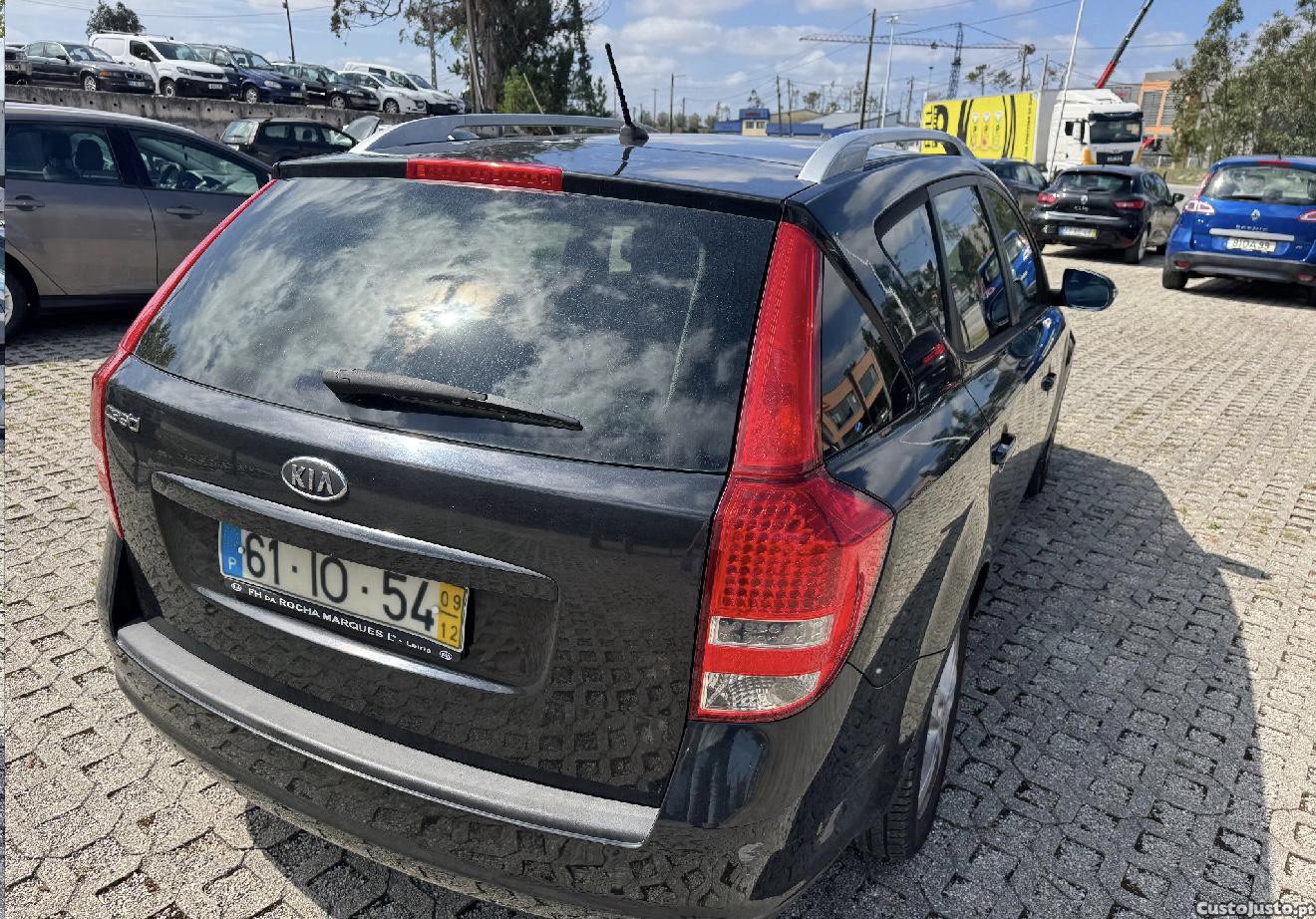 Kia Ceed SW 1.4i de 2009 — fotografia 7