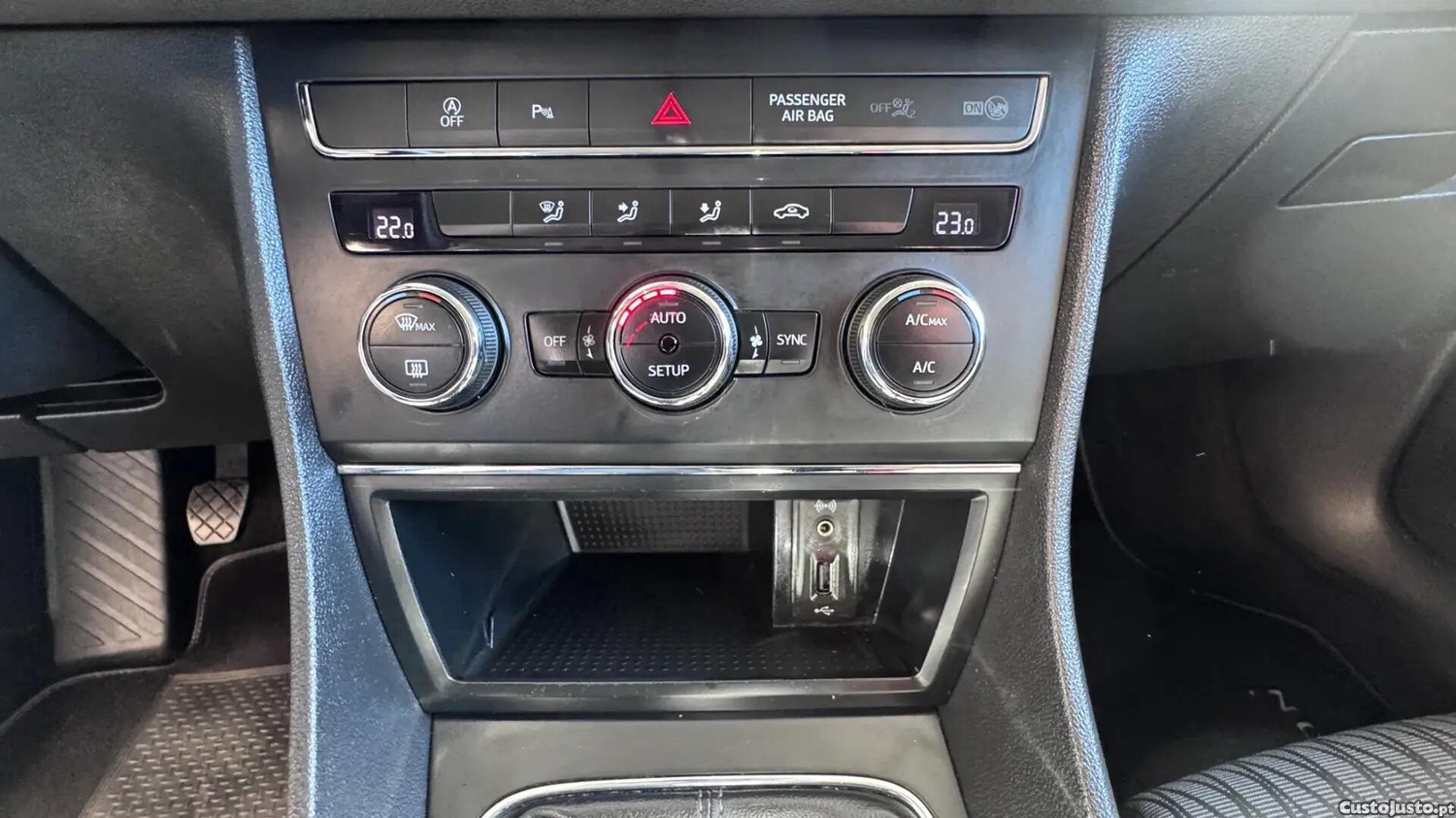 SEAT Leon 1.6 TDI Reference Ecomotive — fotografia 7