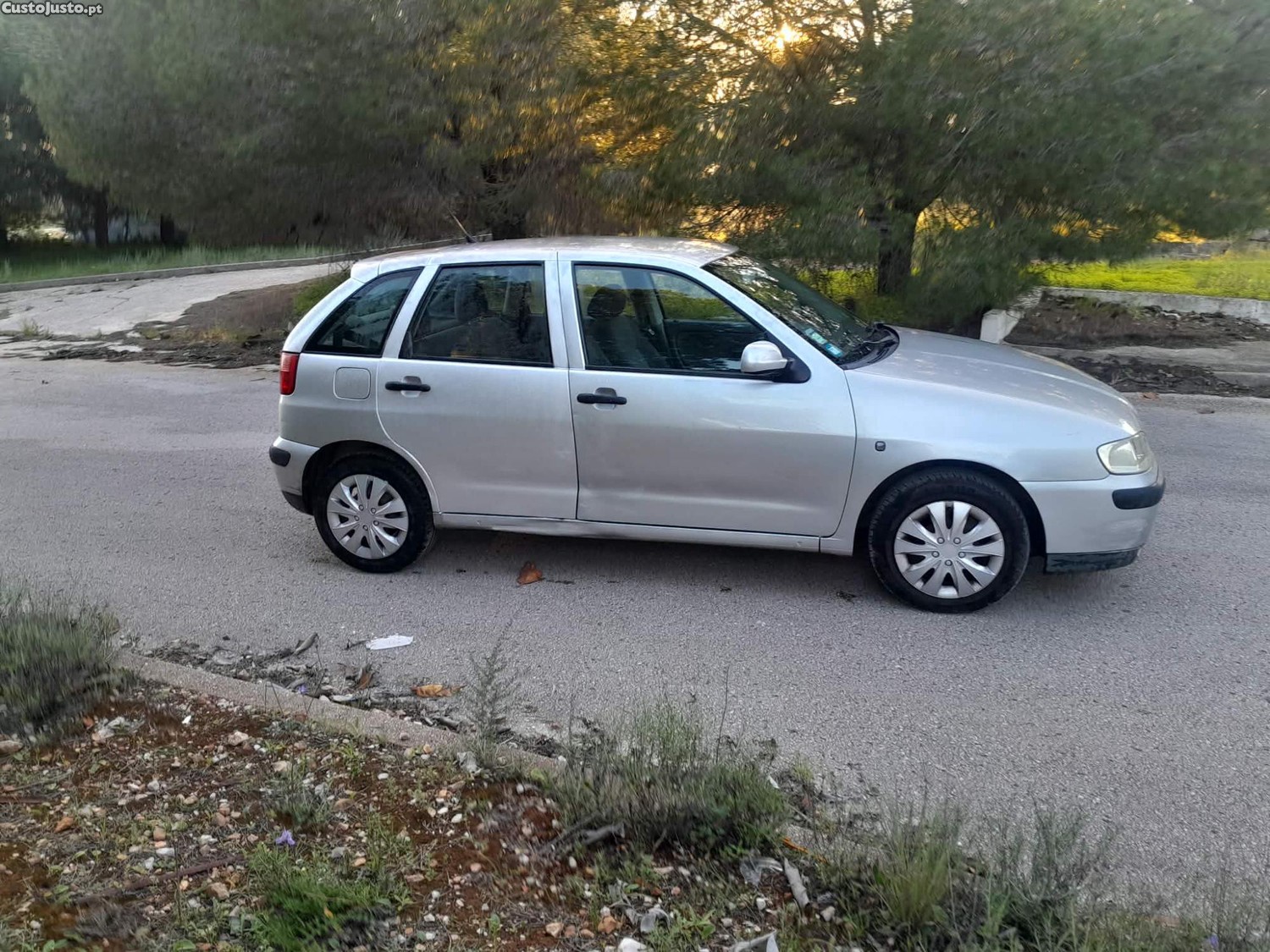 SEAT Ibiza 1.0 MPI GASOLINA ECONOMICO ANO 2001 — fotografia 5
