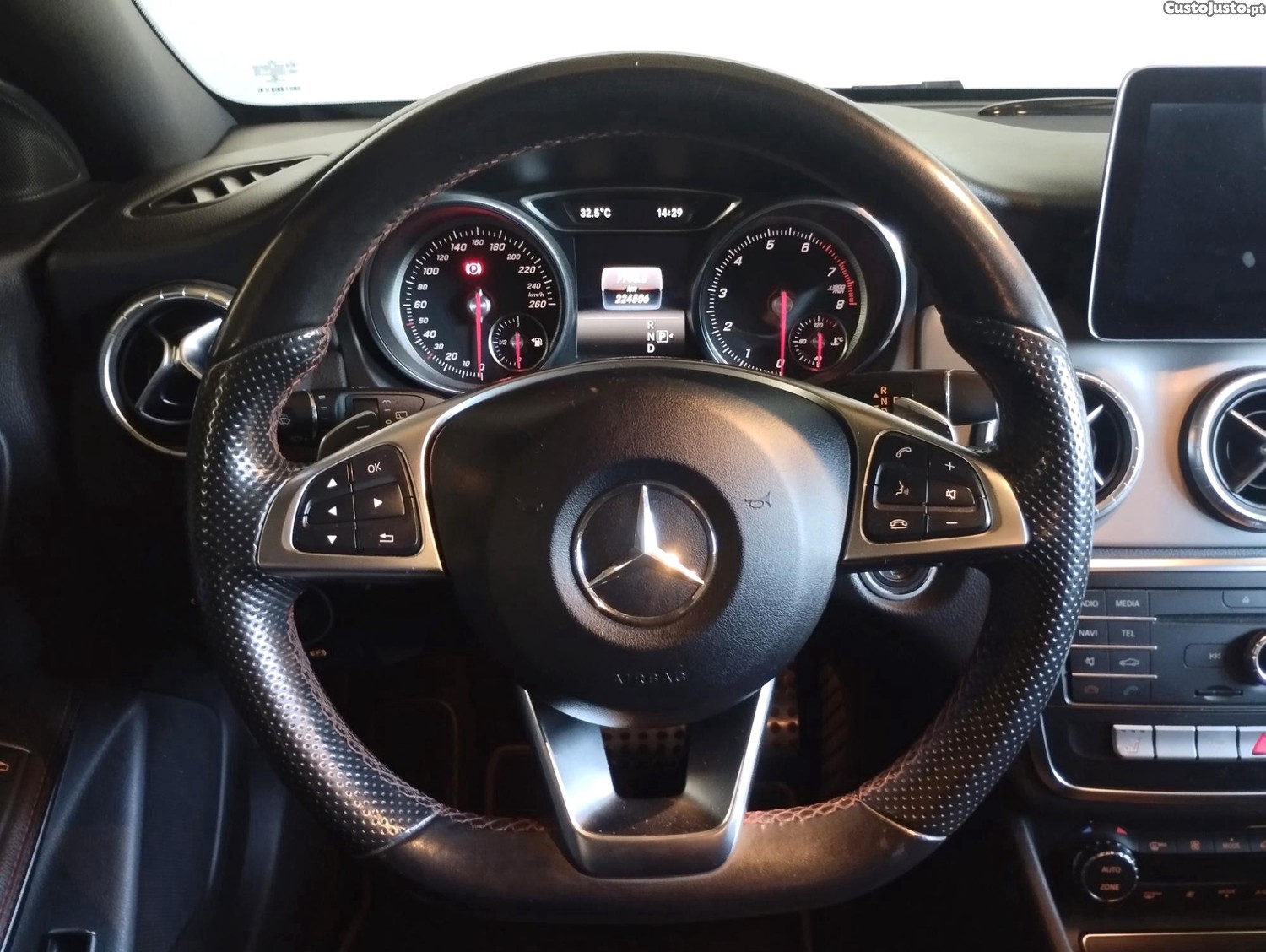 Mercedes-Benz CLA 200 Shooting Brake AMG Line — fotografia 2