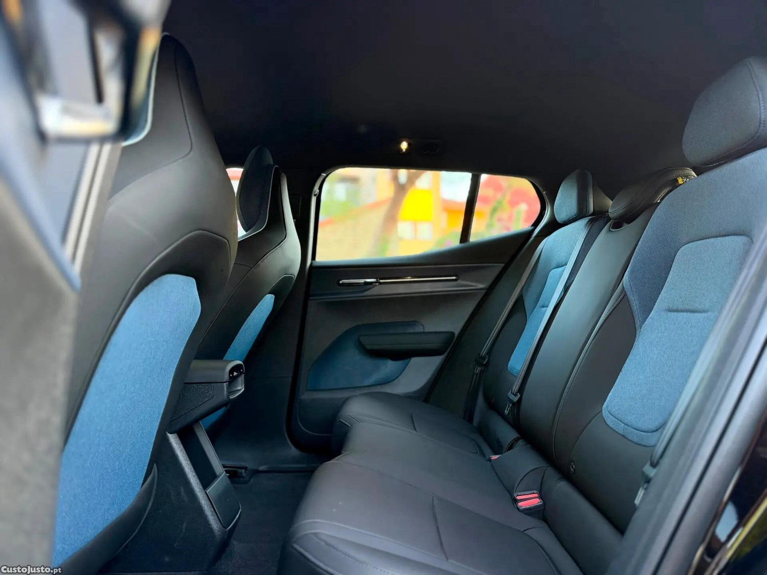 Volvo EX 30 Twin Motor Performance AWD Plus — fotografia 19