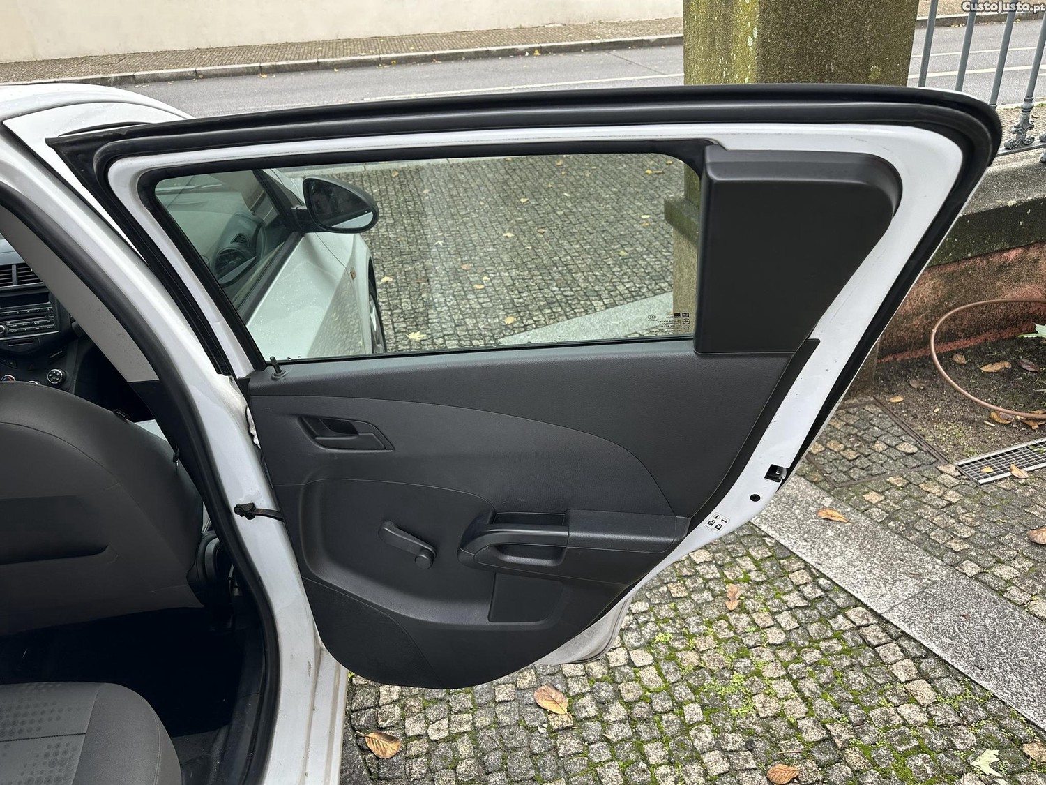 Chevrolet Aveo 1.3 TDCi LS — fotografia 5