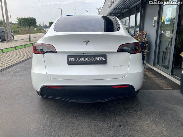 Tesla Model Y Long Range Dual Moto — fotografia 23