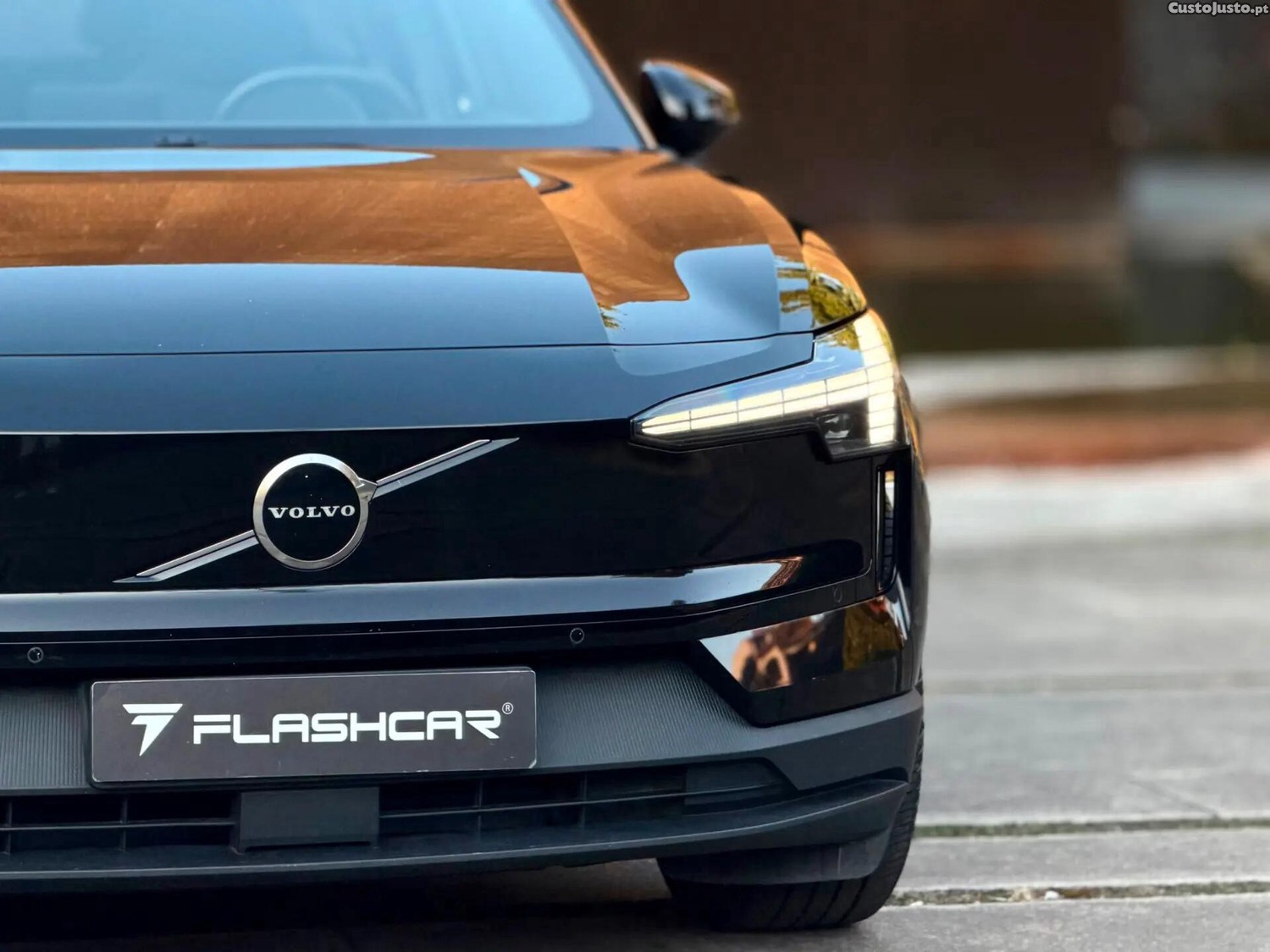 Volvo EX 30 Twin Motor Performance AWD Plus — fotografia 24