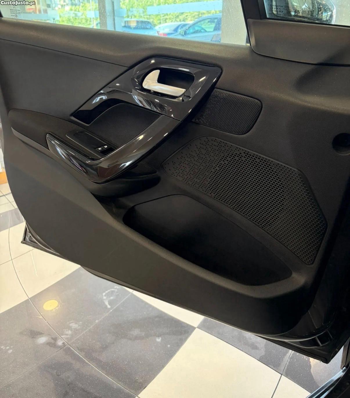 Peugeot 208 1.2 Puretech Style — fotografia 4