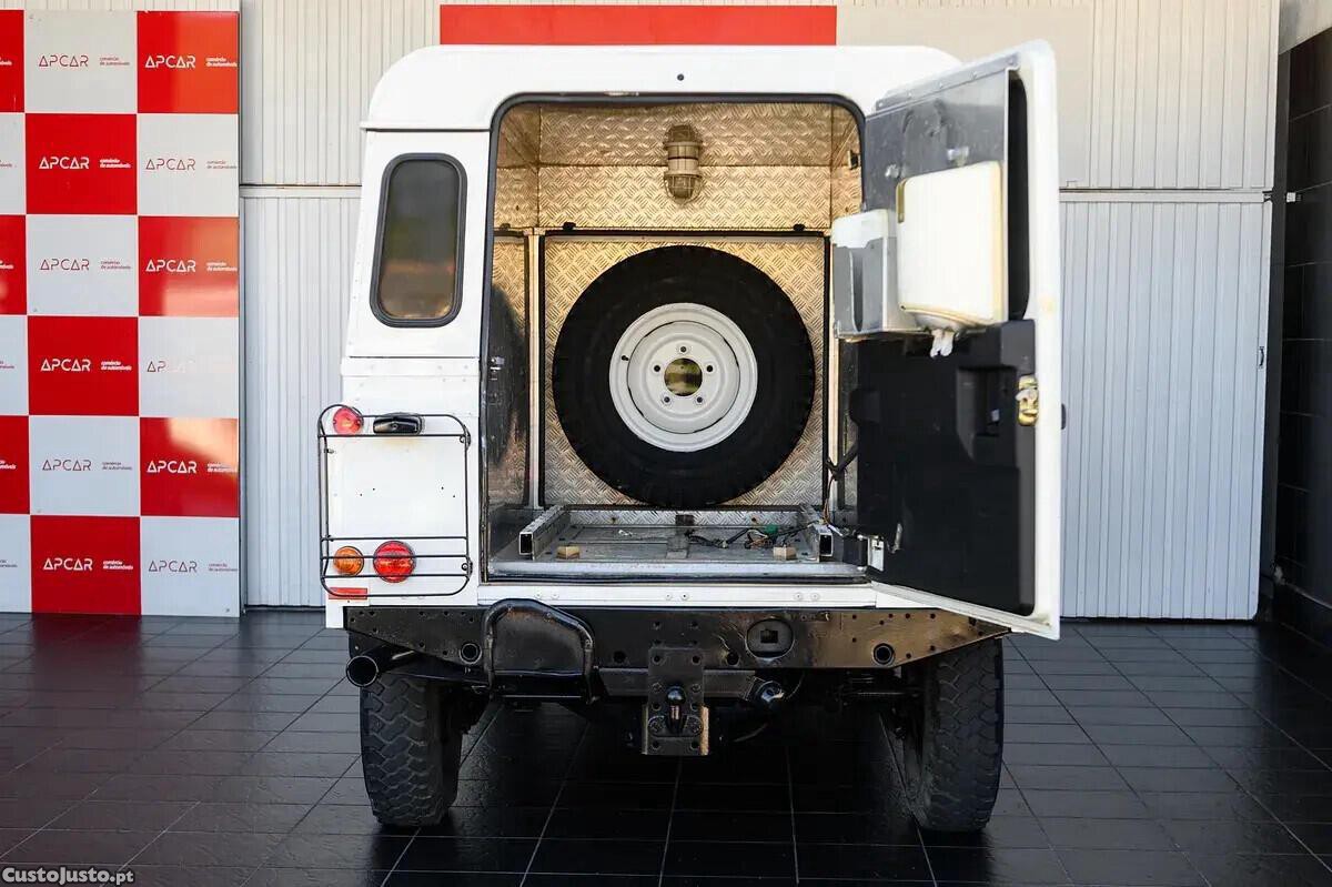 Land Rover Defender 110 2.5 Td5 E — fotografia 16