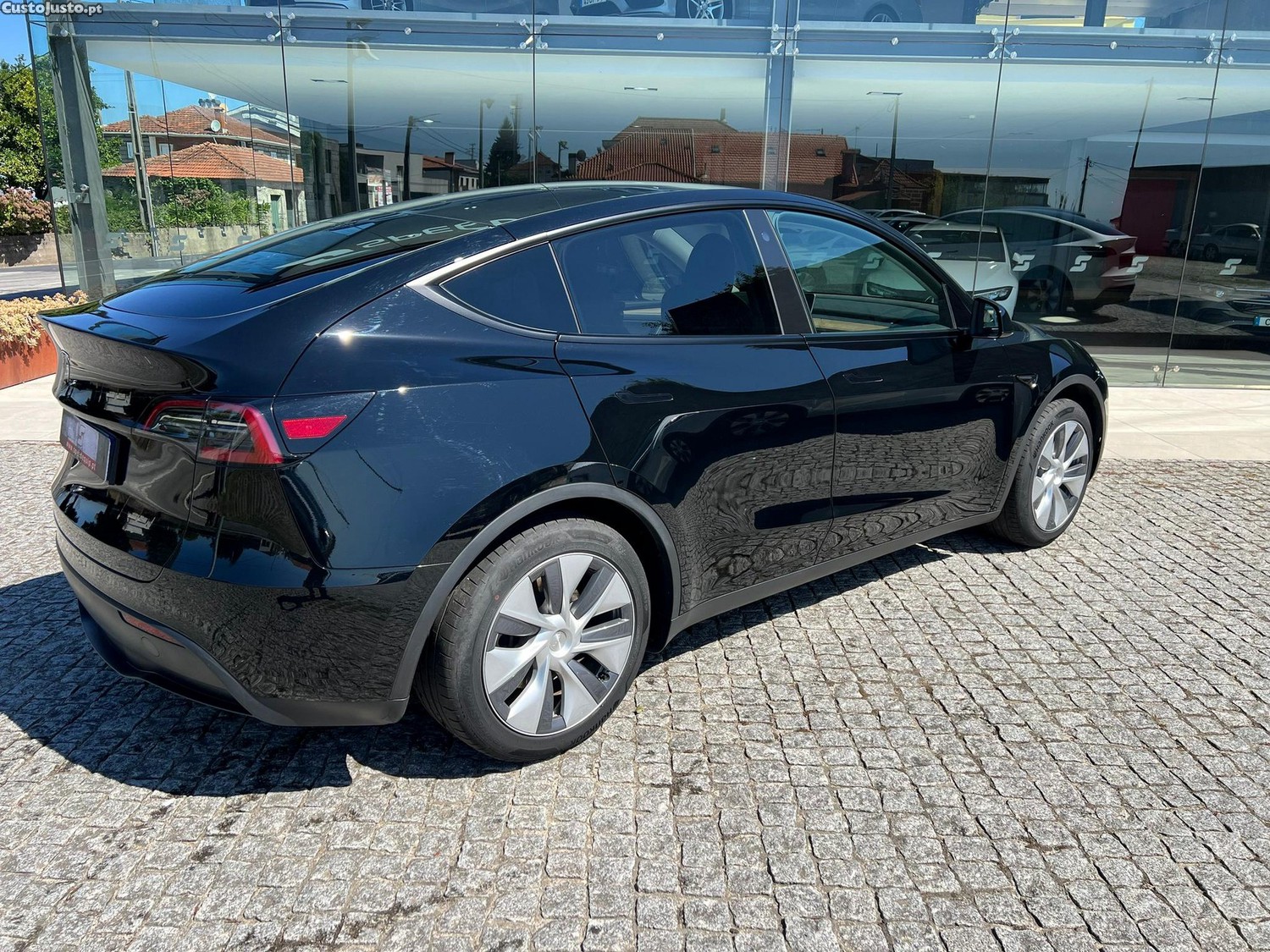 Tesla Model Y Standard — fotografia 21