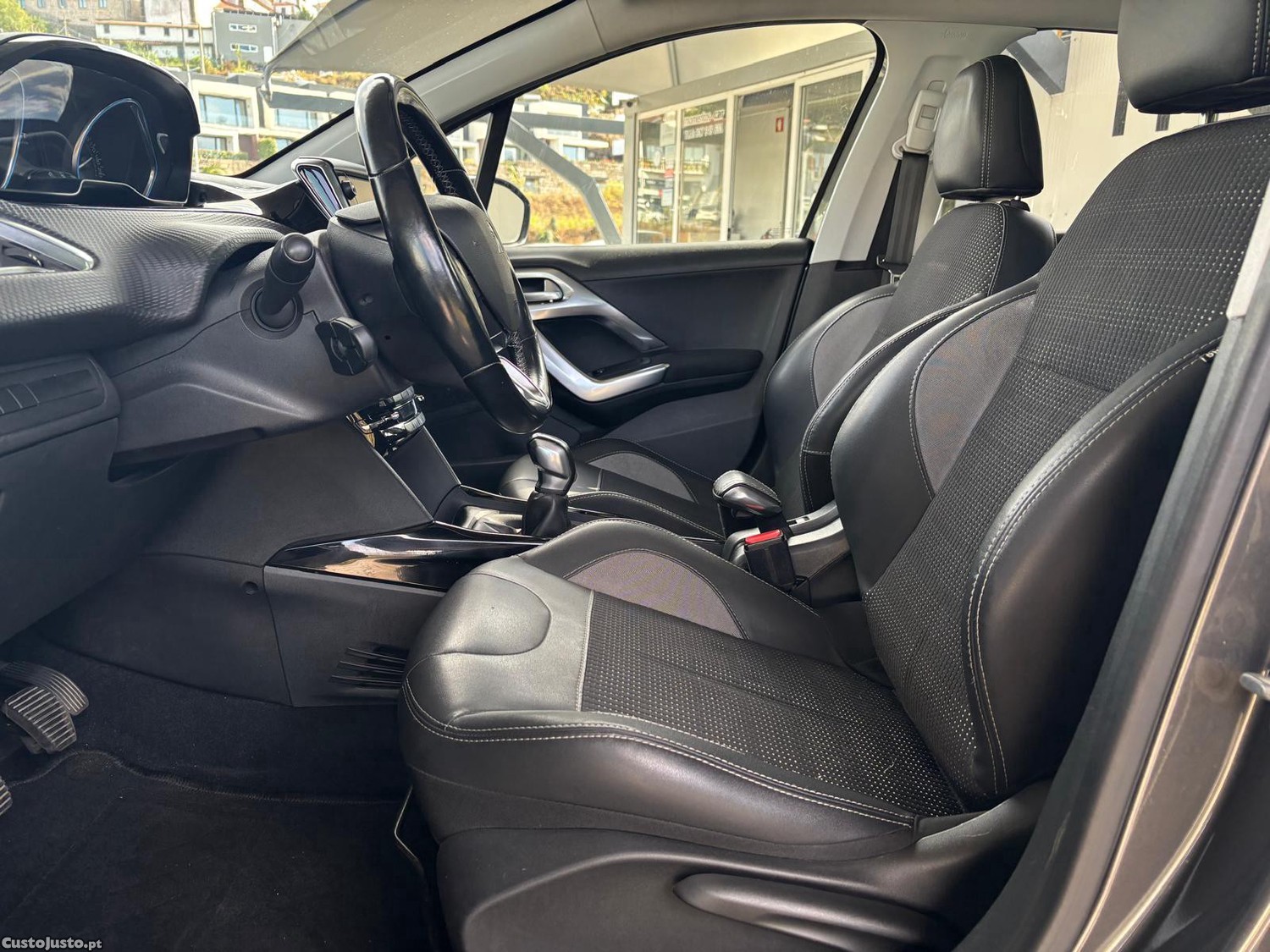 Peugeot 2008 1.2 PureTech Allure — fotografia 10