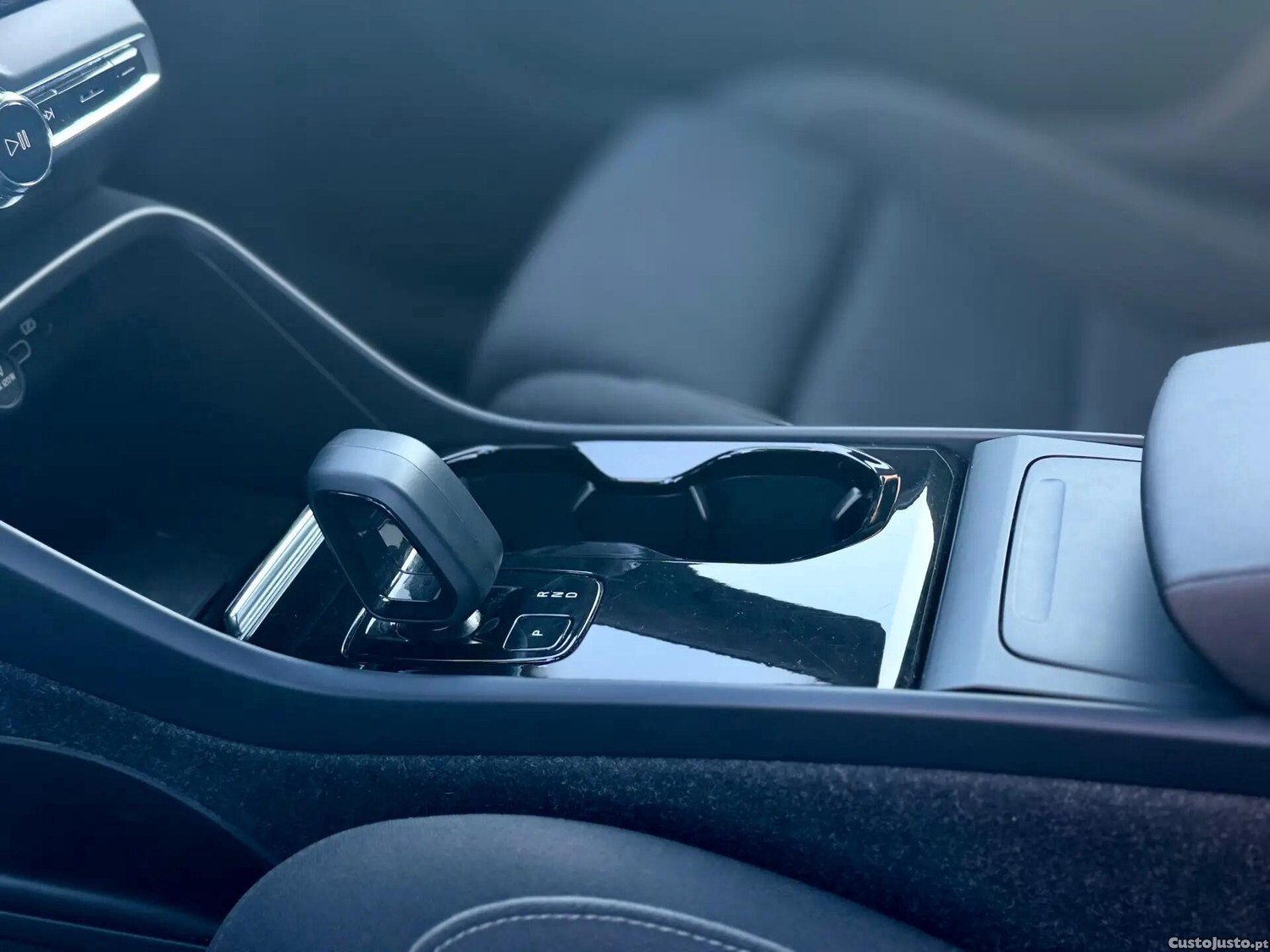 Volvo C40 Recharge 82 kWh Single M. Extended Range RWD Ultimate — fotografia 11