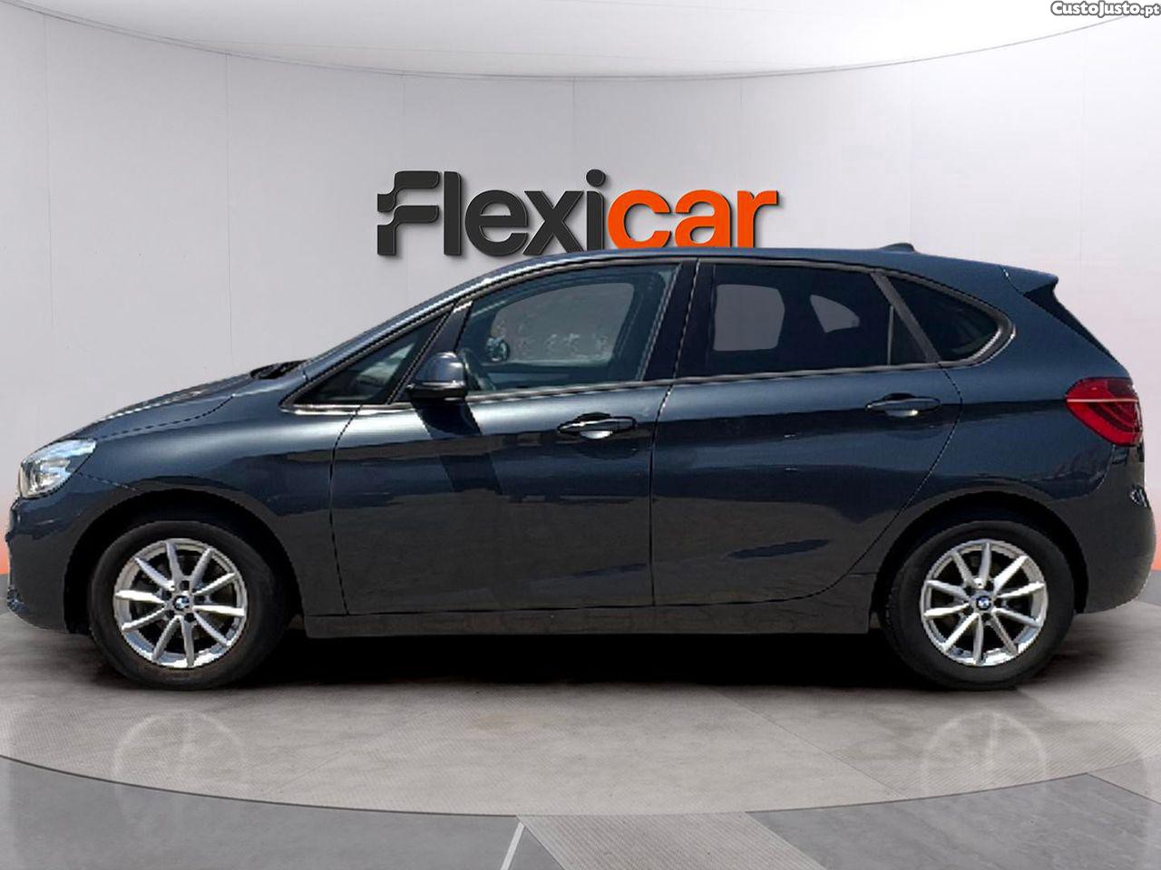 BMW 218 Active Tourer d Auto — fotografia 13