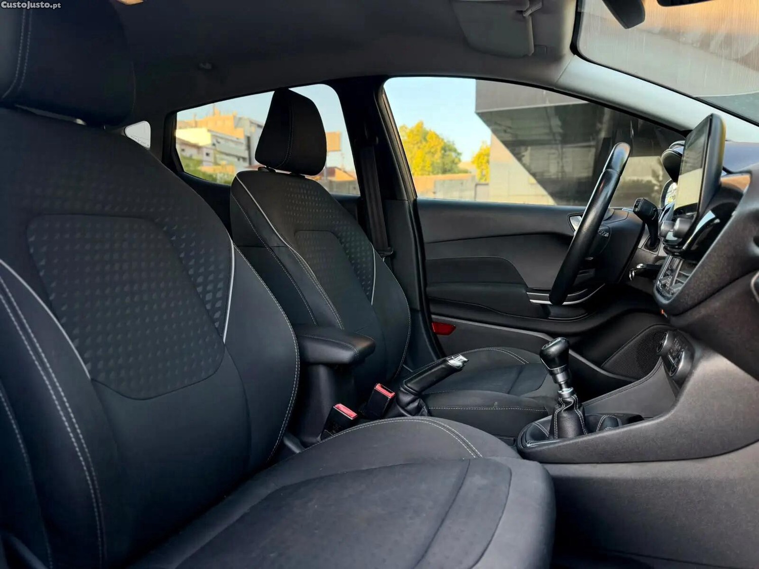 Ford Fiesta 1.5 TDCi Titanium — fotografia 12