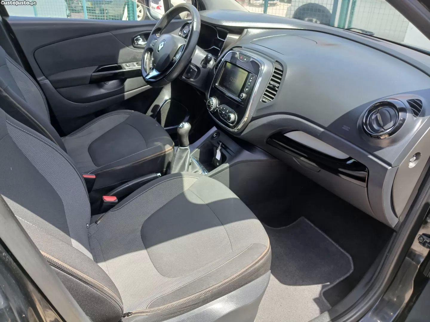 Renault Captur 1.5 dci expression — fotografia 4