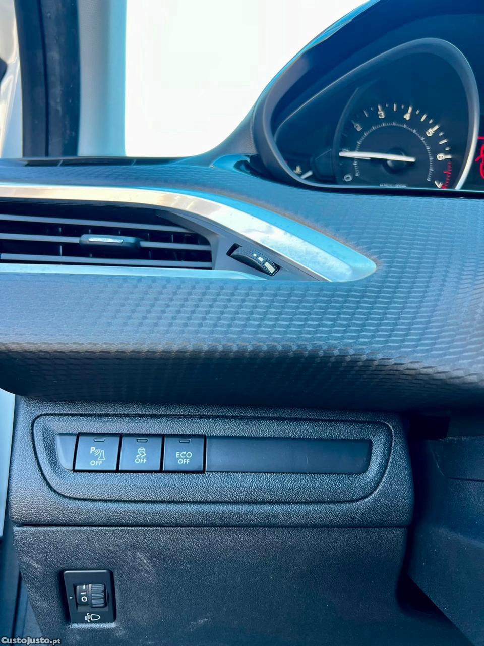 Peugeot 208 GT line — fotografia 3
